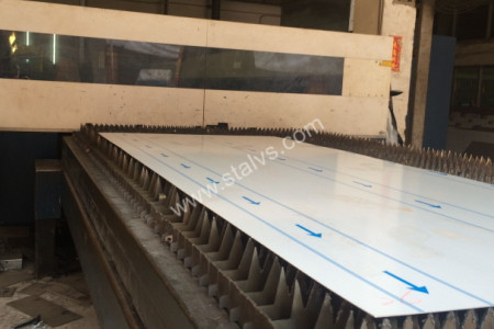 Laser cutting machine